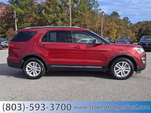 Photo 3 of 30 of 2016 Ford Explorer XLT