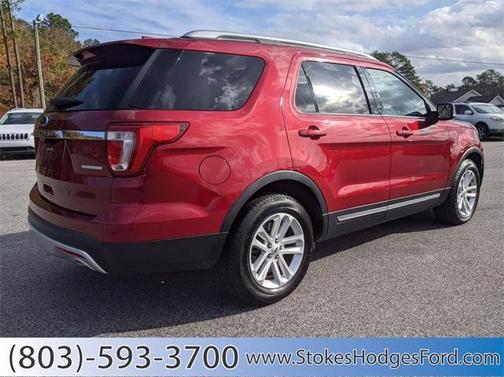 Photo 4 of 30 of 2016 Ford Explorer XLT