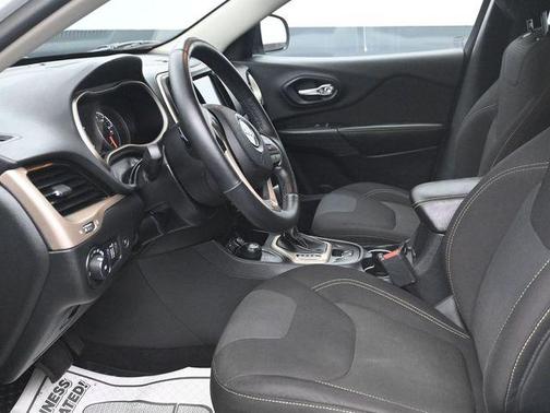 Bright White Clearcoat 2016 Jeep Cherokee Latitude