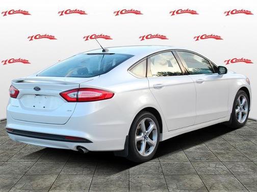 Photo 3 of 32 of 2014 Ford Fusion SE