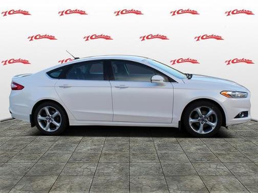 Photo 2 of 32 of 2014 Ford Fusion SE
