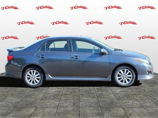 Photo 2 of 32 of 2009 Toyota Corolla S
