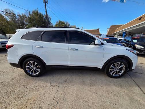 2017 Hyundai SANTA FE SE