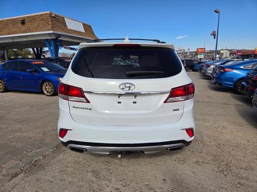 2017 Hyundai SANTA FE SE