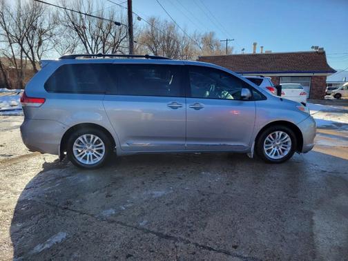 2013 Toyota Sienna XLE