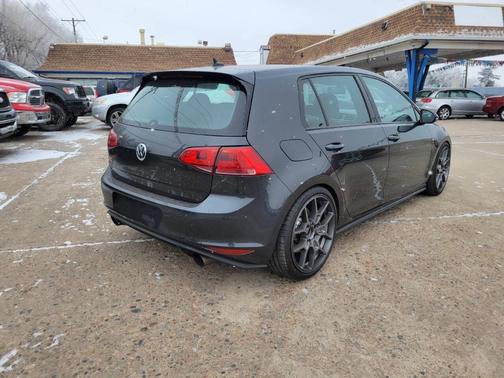 2017 Volkswagen Golf GTI SE 4-Door