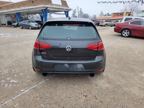 2017 Volkswagen Golf GTI SE 4-Door