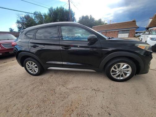 2017 Hyundai TUCSON SE
