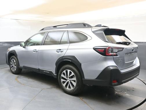 Ice Silver Metallic 2025 Subaru Outback Premium