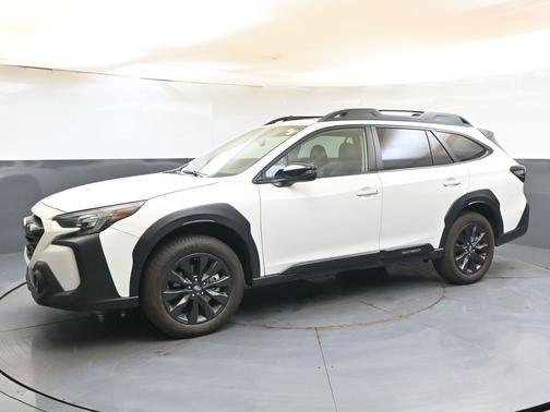 Crystal White Pearl 2025 Subaru Outback Onyx Edition