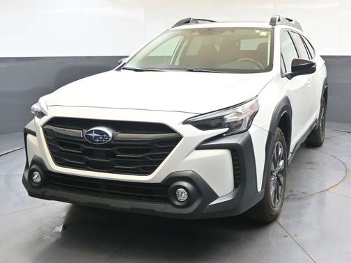 Crystal White Pearl 2025 Subaru Outback Onyx Edition