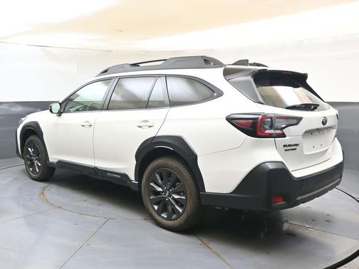 Crystal White Pearl 2025 Subaru Outback Onyx Edition