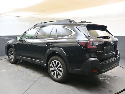 Crystal Black Silica 2025 Subaru Outback Premium