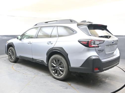 Ice Silver 2025 Subaru Outback Onyx Edition