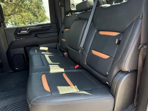 Summit White 2024 GMC Sierra 2500 AT4