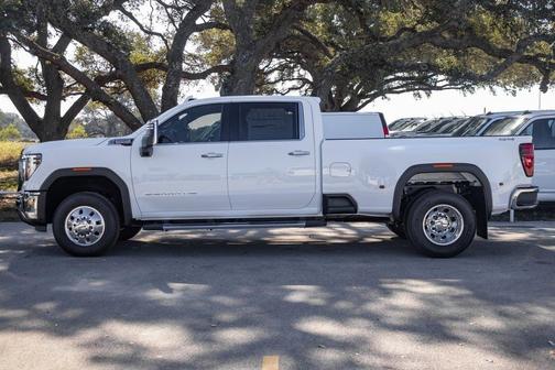 2025 GMC Sierra 3500 SLT