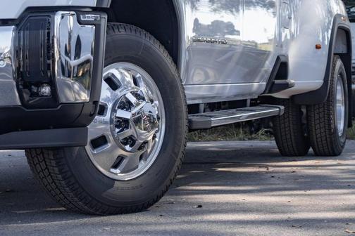 2025 GMC Sierra 3500 SLT