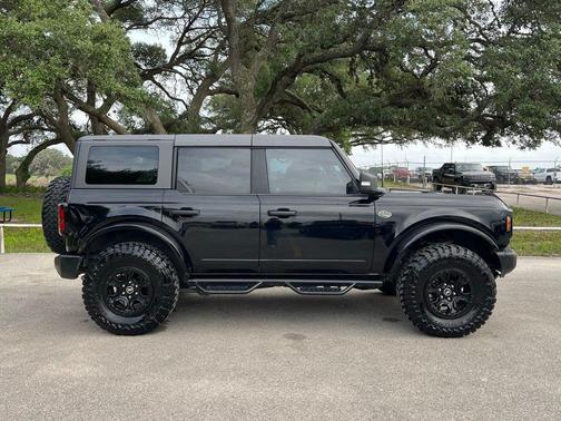 Shadow Black 2023 Ford Bronco Wildtrak