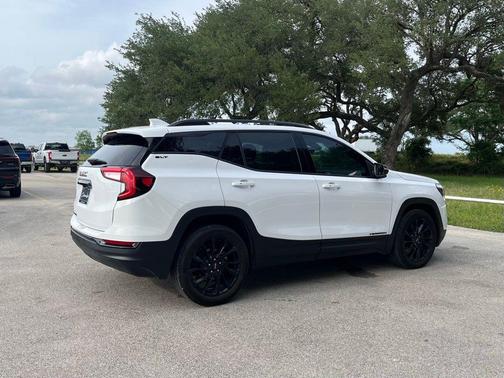 Summit White 2024 GMC Terrain SLT