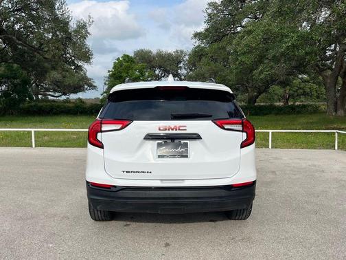 Summit White 2024 GMC Terrain SLT