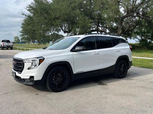 Summit White 2024 GMC Terrain SLT