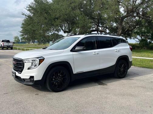 Summit White 2024 GMC Terrain SLT