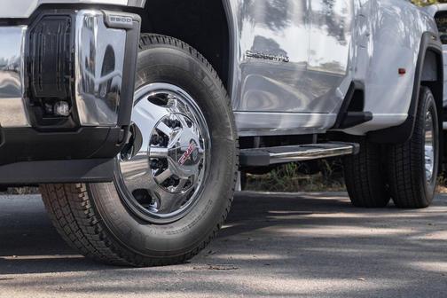 2025 GMC Sierra 3500 SLE