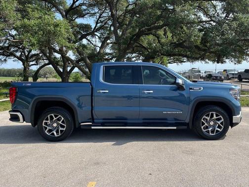 Metallic 2024 GMC Sierra 1500 SLT