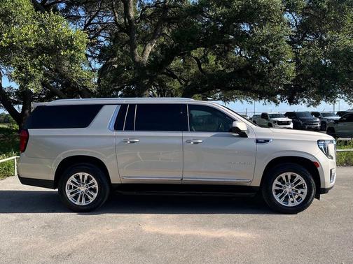 Beige Pearl Metallic 2023 GMC Yukon XL SLT
