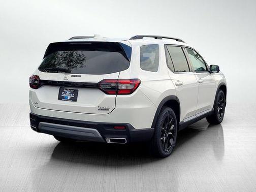 2025 Honda Pilot Touring 8-Passenger