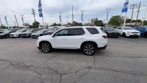 Platinum White Pearl 2025 Honda Pilot Touring 8-Passenger