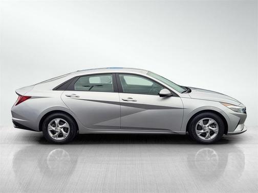 2021 Hyundai ELANTRA SE