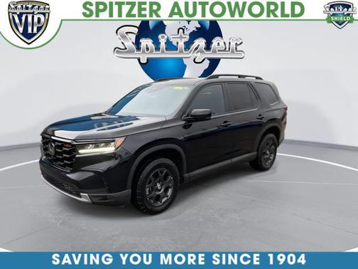 Crystal Black Pearl 2025 Honda Pilot TrailSport