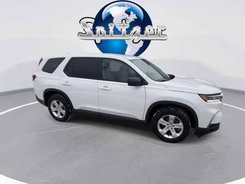 2023 Honda Pilot AWD LX