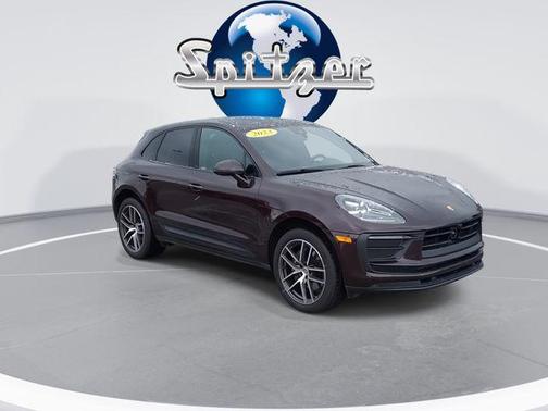 Copper Ruby Metallic 2023 Porsche Macan Macan
