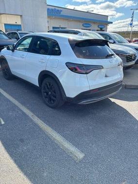 Platinum White Pearl 2023 Honda HR-V AWD Sport