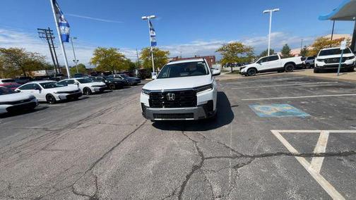 Platinum White Pearl 2026 Honda Pilot Touring 8-Passenger