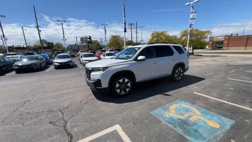 Platinum White Pearl 2026 Honda Pilot Touring 8-Passenger
