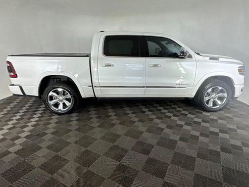 Ivory White Tri-Coat Pearlcoat 2019 RAM 1500 Limited