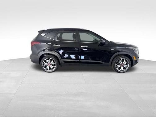 Cherry Black 2023 Kia Seltos SX Turbo