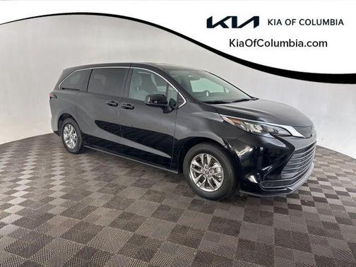 2025 Toyota Sienna LE