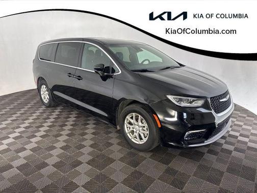 Diamond Black Crystal Pearlcoat 2025 Chrysler Pacifica L