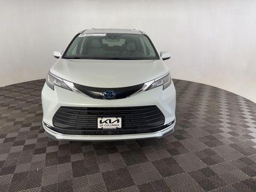 2022 Toyota Sienna XLE