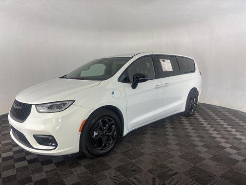 2024 Chrysler Pacifica Hybrid S Appearance Pkg