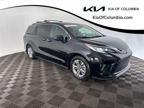 2021 Toyota Sienna XSE 7 Passenger