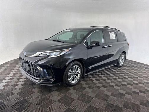 2021 Toyota Sienna XSE 7 Passenger