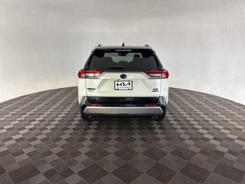 Blizzard Pearl 2022 Toyota RAV4 Hybrid SE