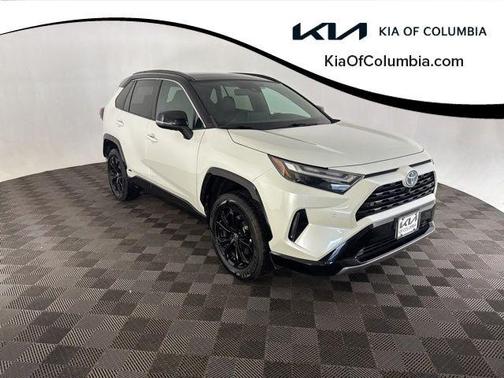 Blizzard Pearl 2022 Toyota RAV4 Hybrid SE