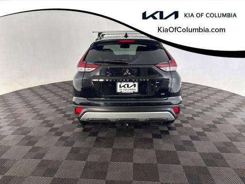 Labrador Black Pearl 2022 Mitsubishi Eclipse Cross SE