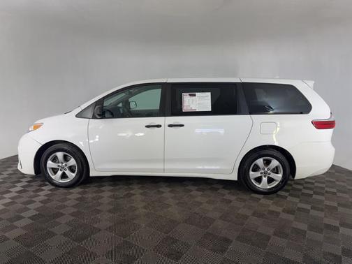2019 Toyota Sienna SE